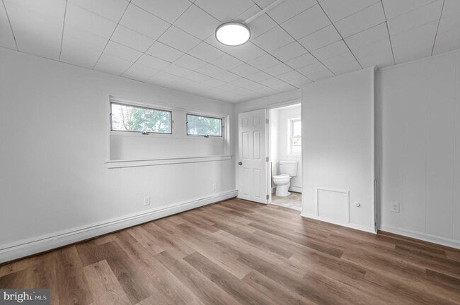 Building Photo - 219 S Pleasantview Rd