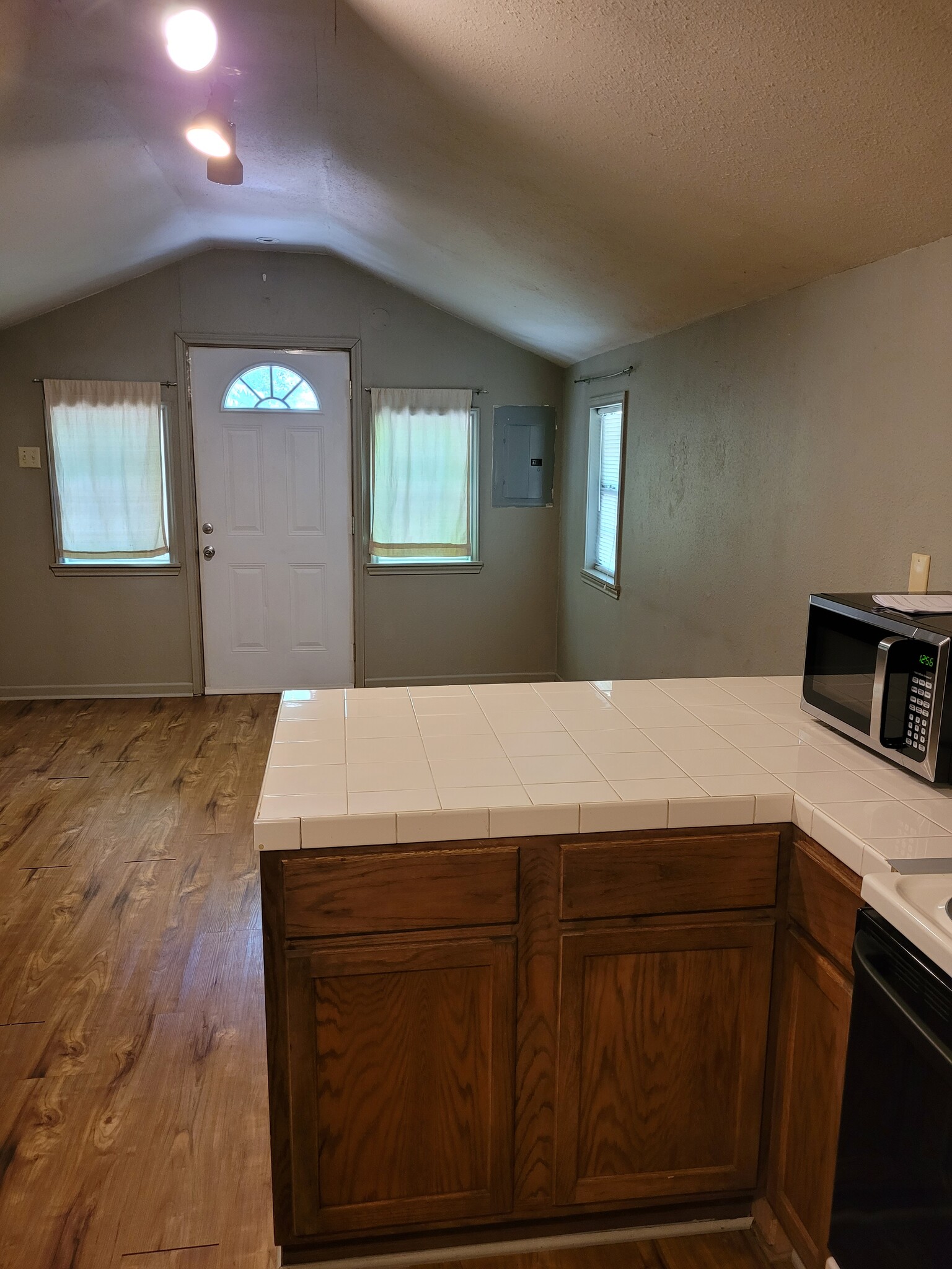 Building Photo - 608 N 30th St
