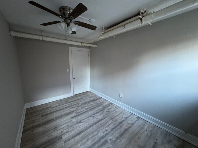 Building Photo - 2773 Hampshire-Unit 3