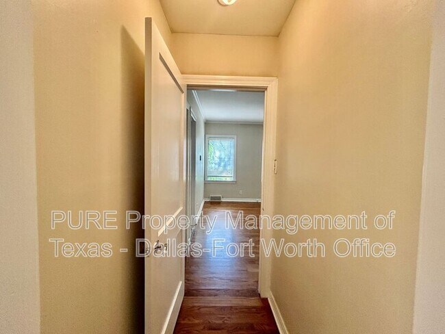 Building Photo - 5721 El Campo Ave