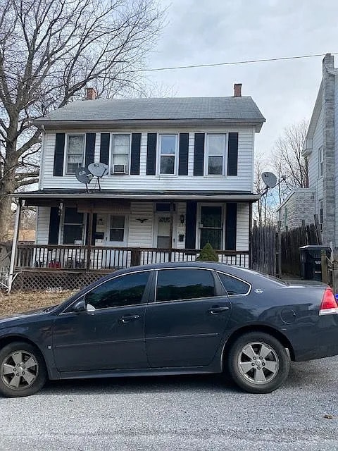 Primary Photo - 737 Girard St