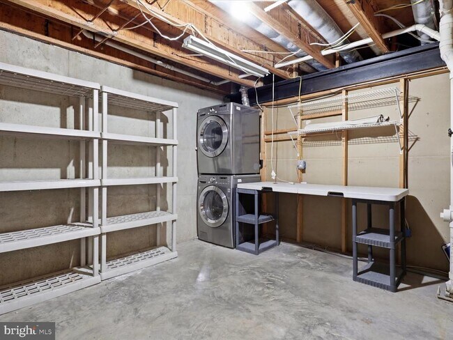 Building Photo - 6055 Meyers Landing Ct
