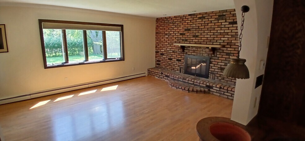 Living Room - 57 Brook St
