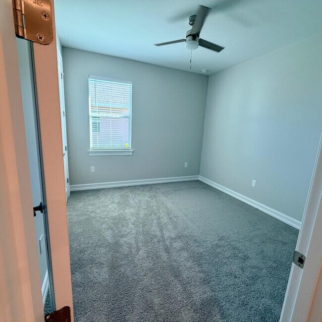 Building Photo - 17827 Shade Tree Loop