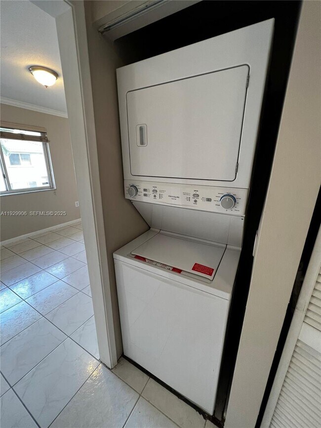 Building Photo - 351 NW 82nd Ave