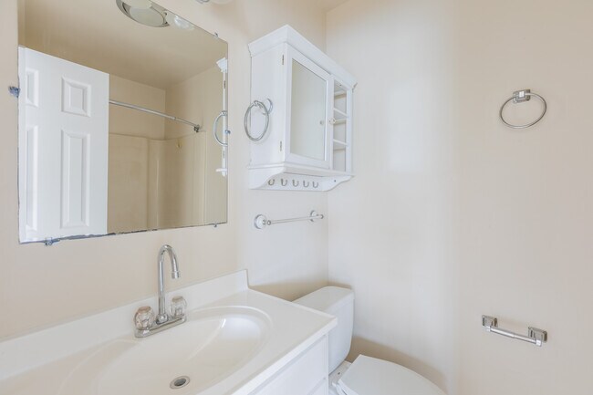 Building Photo - 11 Overlook Ct