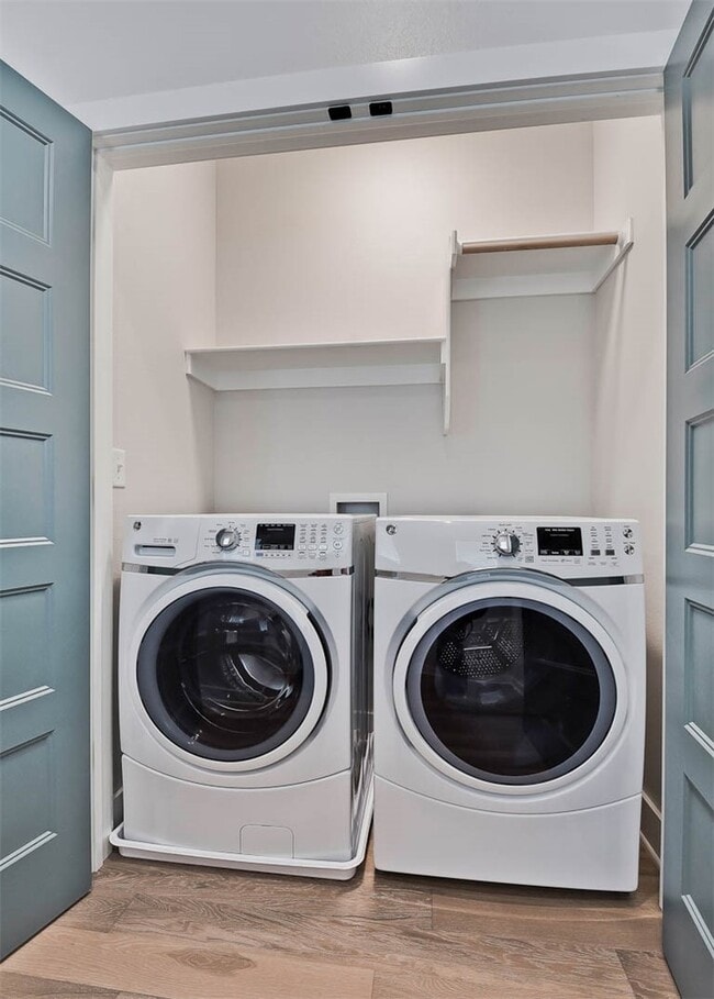 Building Photo - 930 S College Ave