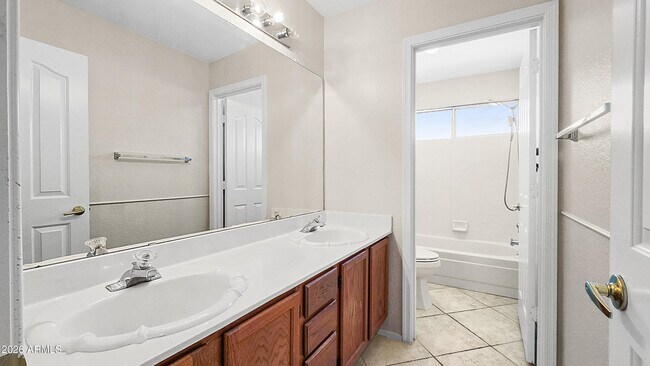 Building Photo - 2011 W Harrison St