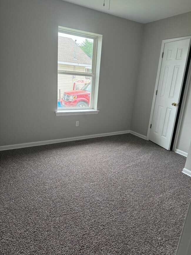 Building Photo - 2 bedroom home in Springfield