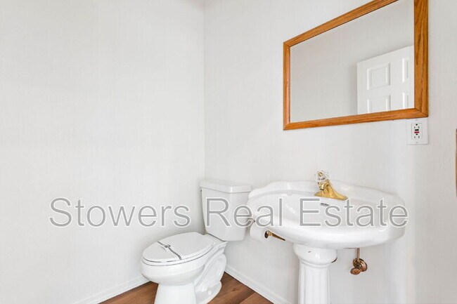 Building Photo - 1121 Douglas Ct
