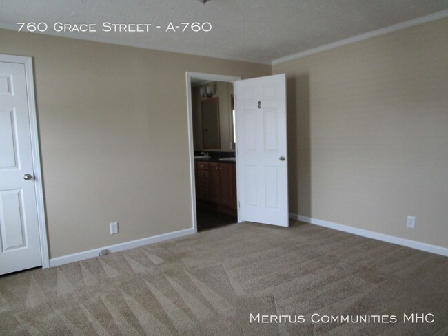 Building Photo - NO RENT UNTIL FEBRUARY!