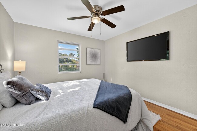 Building Photo - 930 Daytona Ave