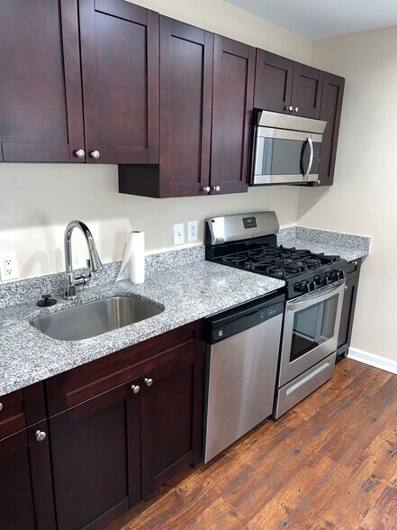 Building Photo - 3802 Thornwood Rd