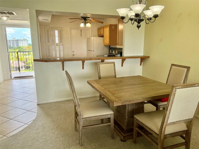 Building Photo - 3000 N Palm Aire Dr