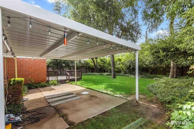 Building Photo - 2409 Martin St
