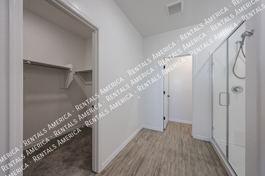 Building Photo - 5528 W McNeil St