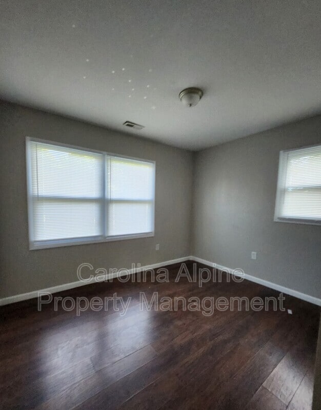 Building Photo - 3621 Somerset Dr