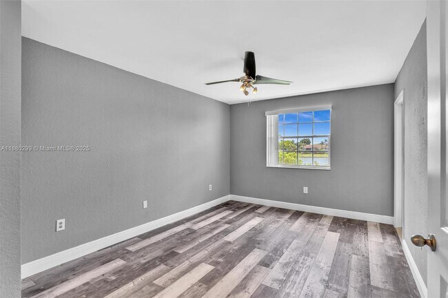 Building Photo - 2850 N Oakland Forest Dr