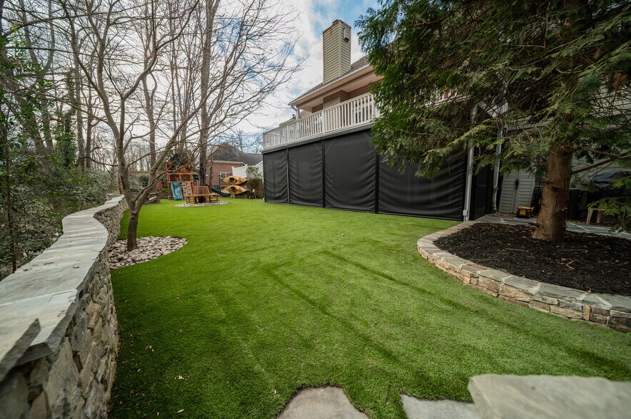 Building Photo - 10 Lotus Ct