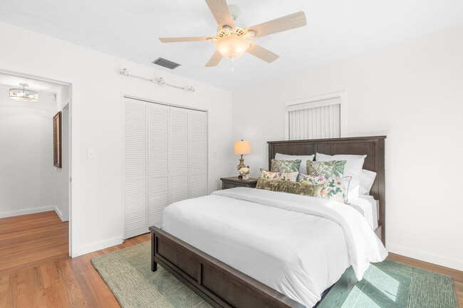 Building Photo - 2317 NE 12th St