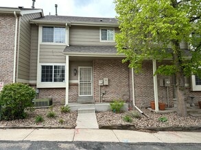 Building Photo - 1470 S Quebec Way