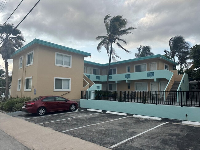 Building Photo - 323 Monroe St