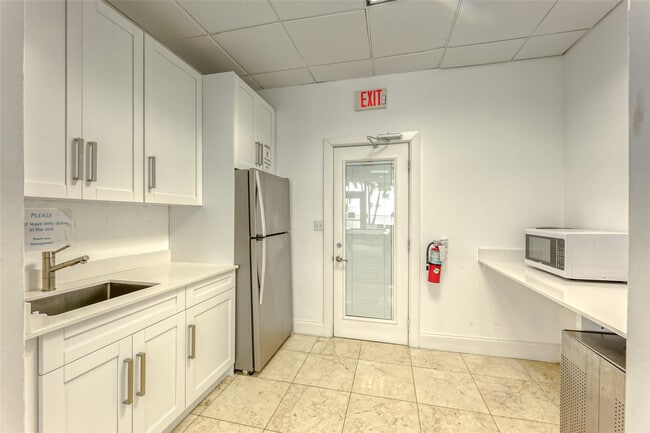 Building Photo - 209 N Fort Lauderdale Beach Blvd