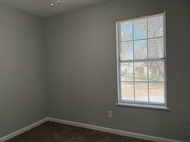 Building Photo - 2913 Riddle Ct