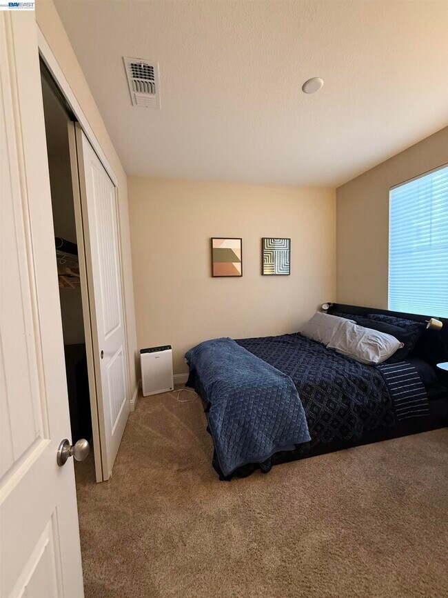 Building Photo - 6492 Bayview Dr