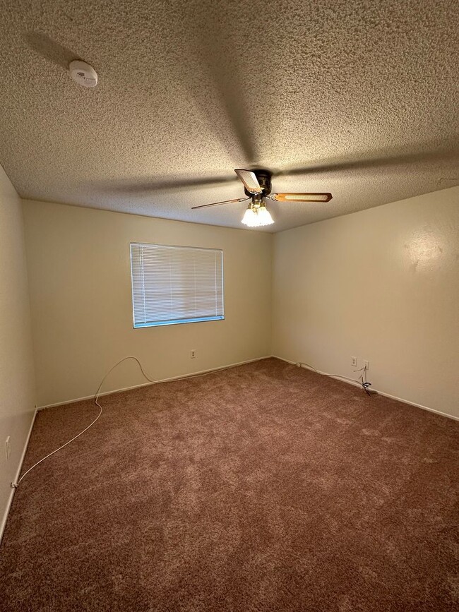 Building Photo - Reduced!!!