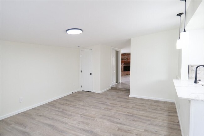 Building Photo - 10822 Mayfield Dr