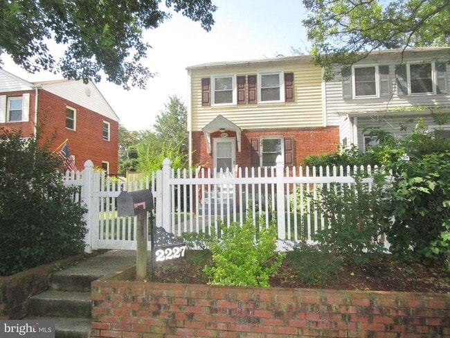 Building Photo - 2227 Arlington Terrace