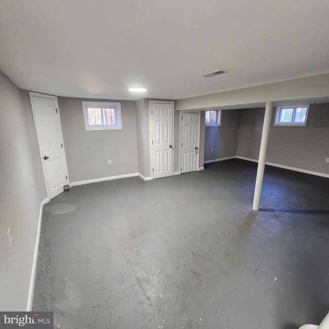 Building Photo - 6512 Hansford St