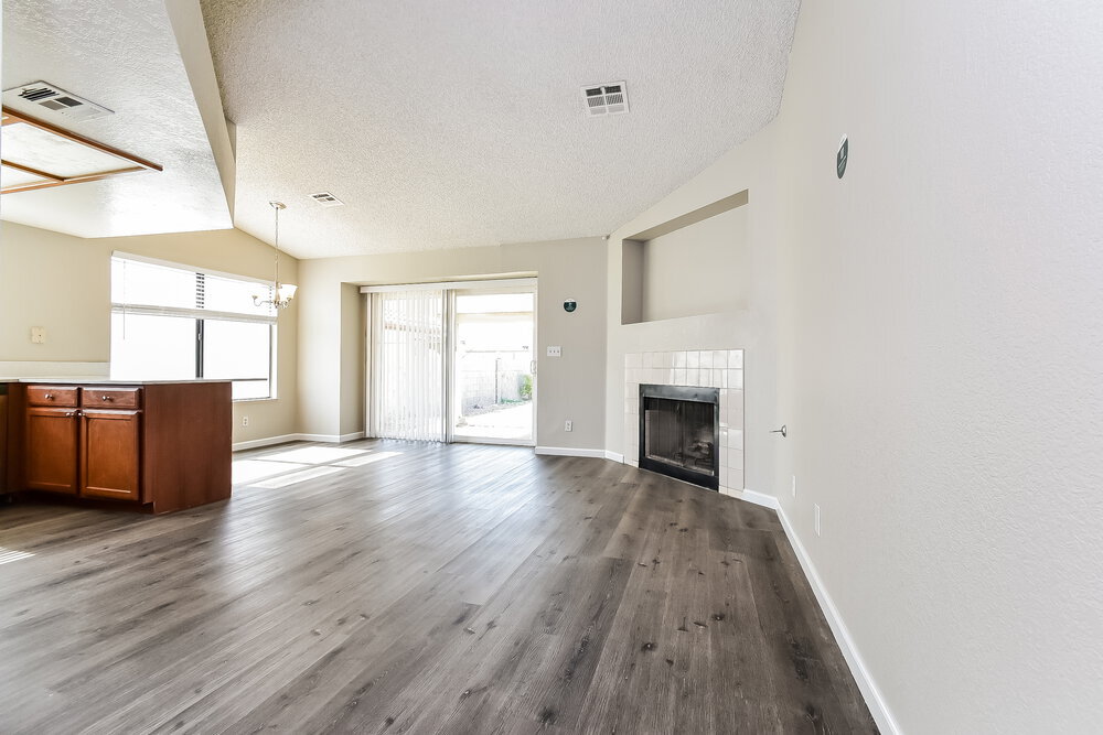 Building Photo - 3601 Uranus Dr