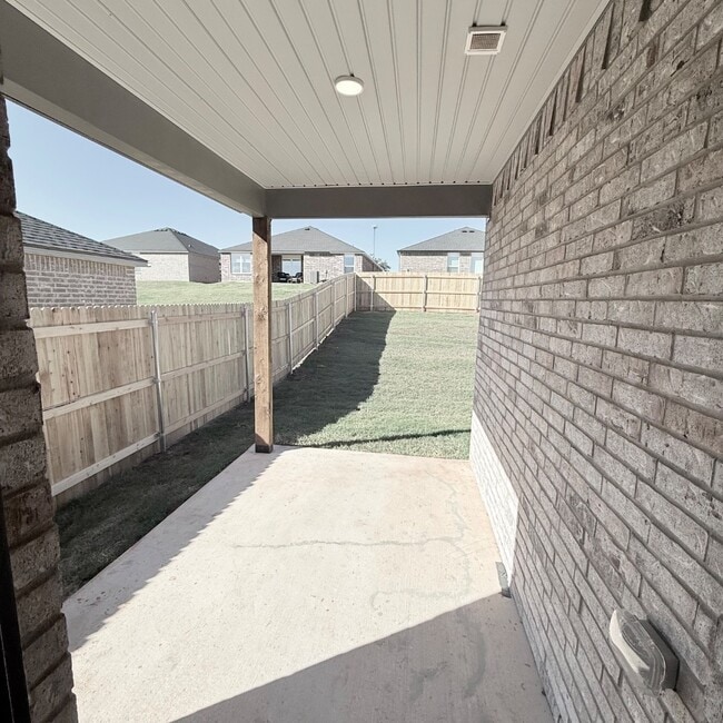 Building Photo - 1917 Rock Elm Dr