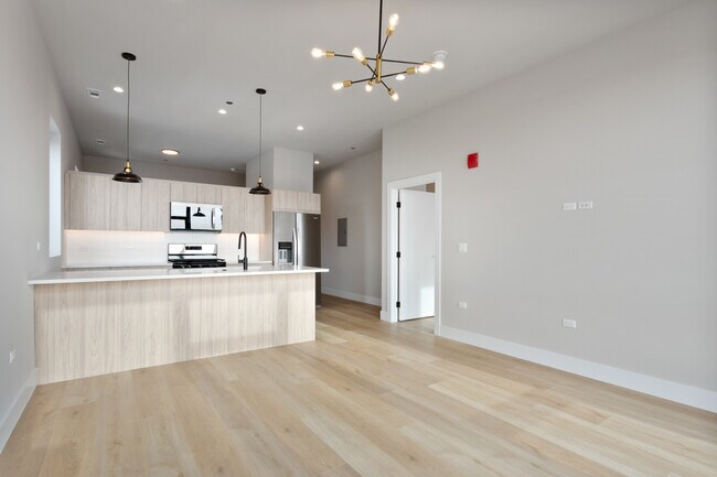 Building Photo - 2505 W Farragut Ave