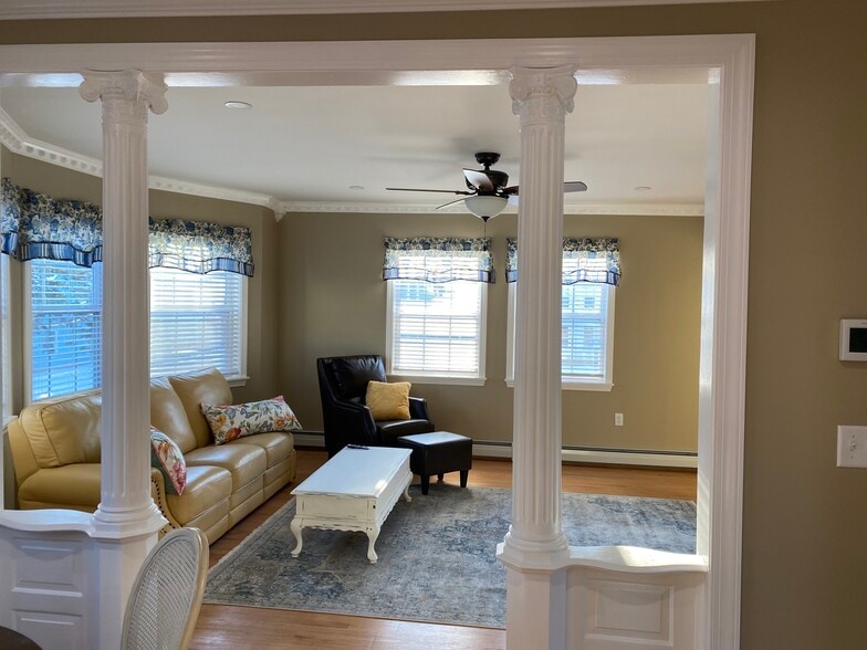 Upstairs livingroom - 321 Turner St