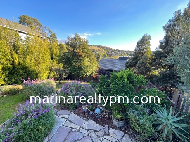 Building Photo - Welcome to this stunning 3 Bedroom 2 Bath Single Family Home in the charming town of Crockett, CA