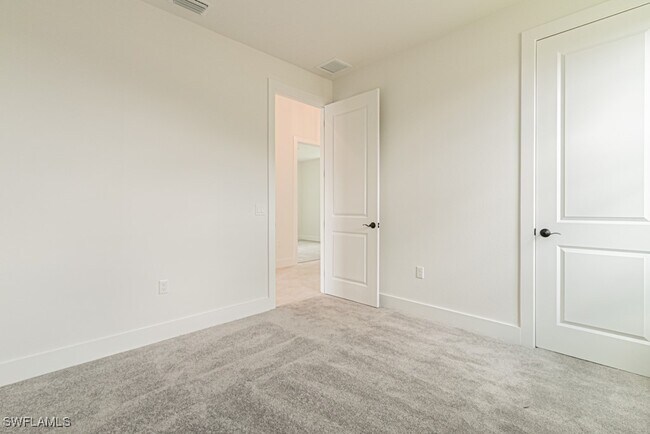 Building Photo - 420 NW 18th Pl