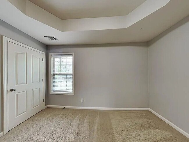 Building Photo - Spacious 4BR House in Decatur