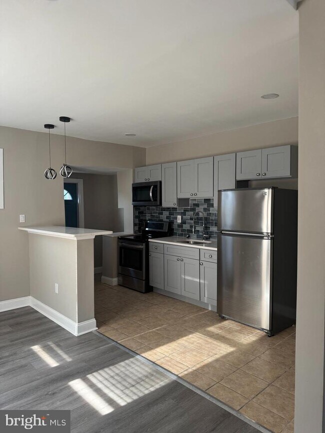 Building Photo - 1945 W Airdrie St