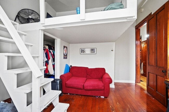 Building Photo - 6 bed/2 bath on Wheeler St., Mins. from UC for Only $650/pp ($3900/mo)!