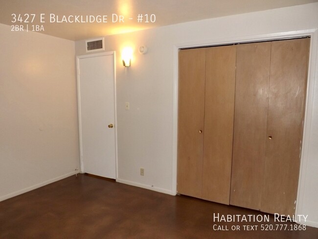 Building Photo - Lovely 2Bed/1Bath with a Community Pool in...