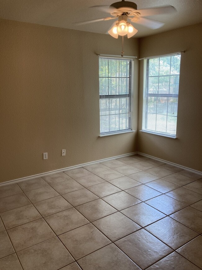 Building Photo - Updated 2 Bedroom Home with Bonus Room and Covered Patio