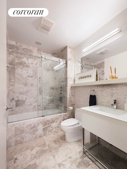 Building Photo - 224 W 18th St