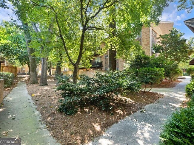 Building Photo - 115 Biscayne Dr NW