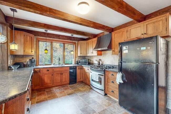 Building Photo - 84 Juniper Ridge Rd