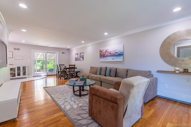 Building Photo - 977 Woodcliff Dr