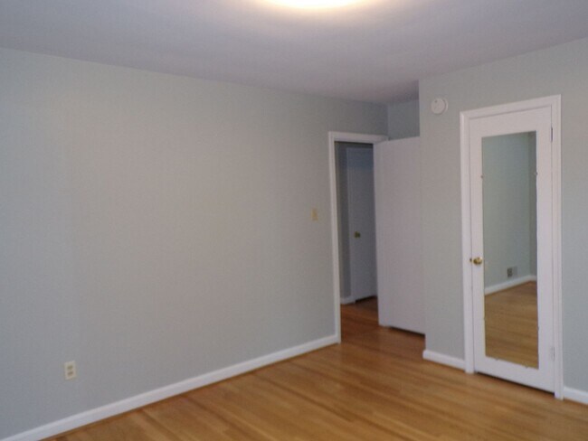Building Photo - Beautiful Three Bedroom House in N Arlington; Dominion Hills