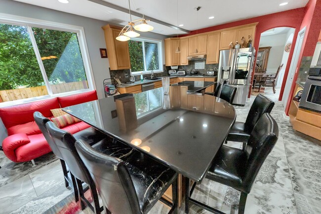 Building Photo - Beautiful Meadowdale Court home in Edmonds...